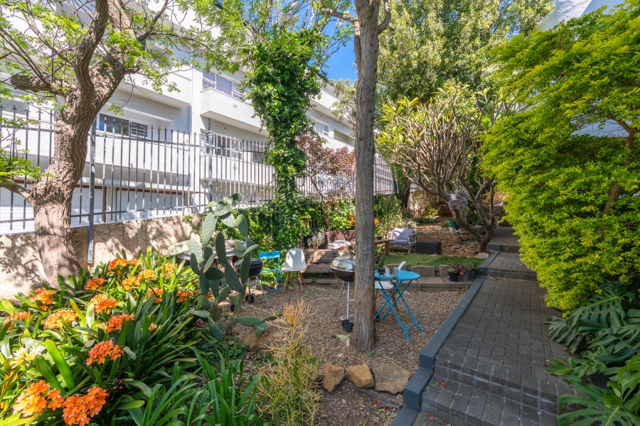 2 Bedroom Property for Sale in Vredehoek Western Cape